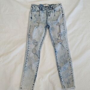 Celebrity Ace Women's Distressed Light Wash Button Closure Skinny Jeans Size 7/8